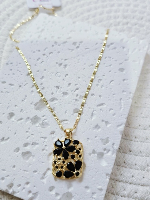 Naszyjnik czarny kwiatek