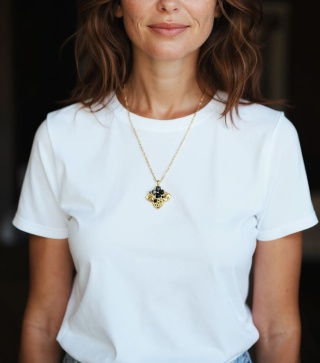 Naszyjnik kwiatek czarny kryształek