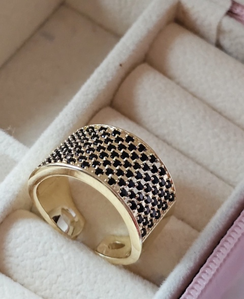 Pierścionek czarna cyrkonia