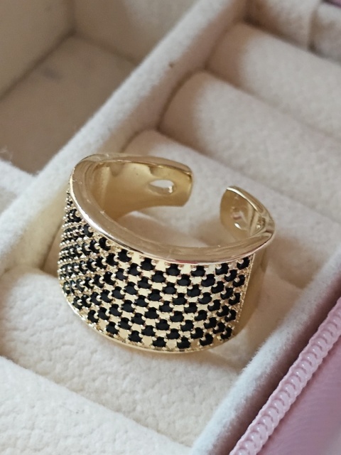 Pierścionek czarna cyrkonia